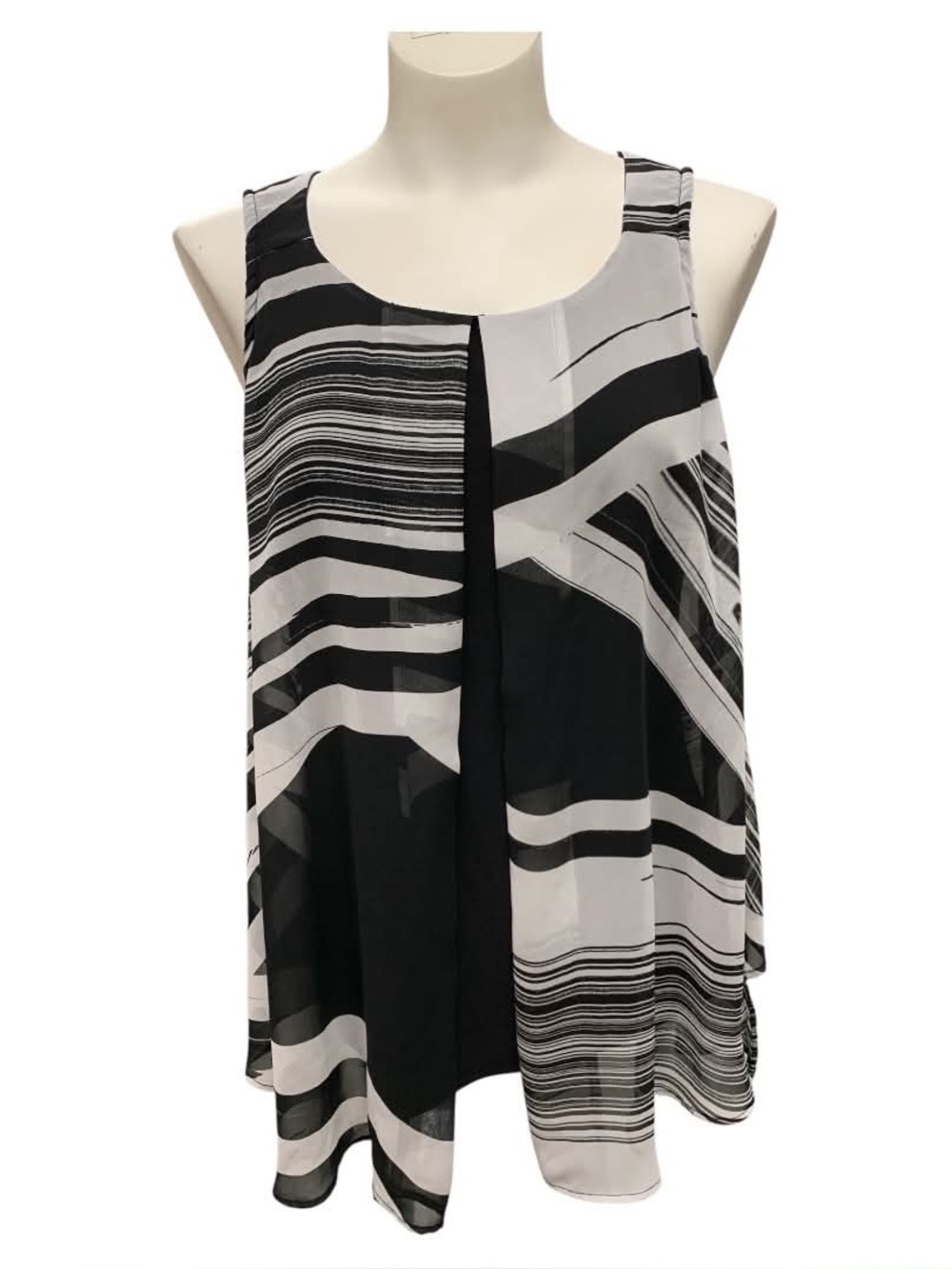 Roz & Ali Black and White Abstract Stripe Tank Size M